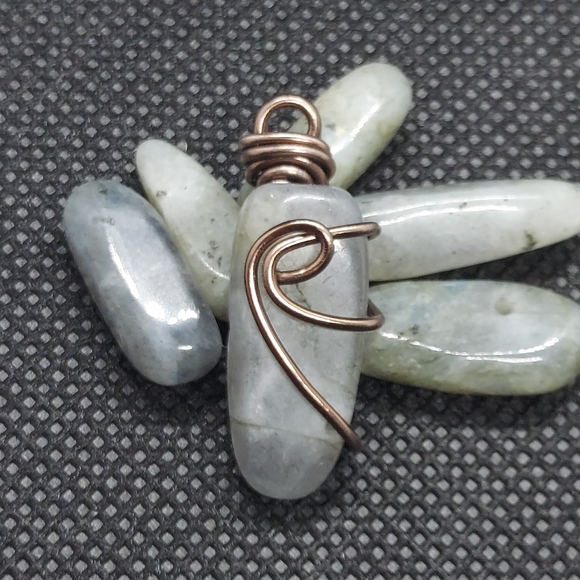 Labradorite wire wrapped pendent - Picture 2 of 4